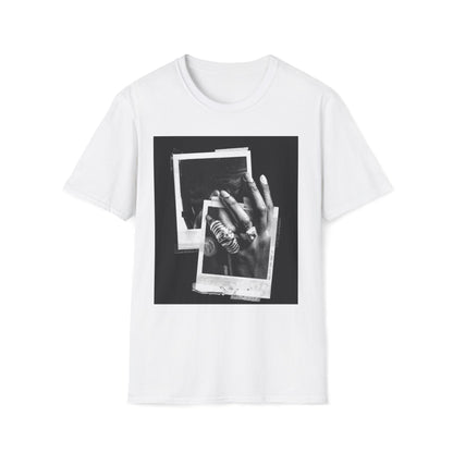 Minimalist Polaroid Photo Unisex T-Shirt - Vintage Style Shirt, Casual Wear, Photography Lover Gift, Everyday Fashion, Unique Graphic Tee