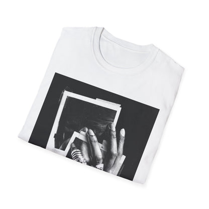 Minimalist Polaroid Photo Unisex T-Shirt - Vintage Style Shirt, Casual Wear, Photography Lover Gift, Everyday Fashion, Unique Graphic Tee