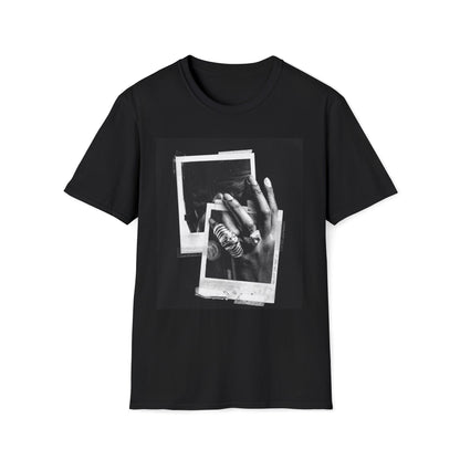Minimalist Polaroid Photo Unisex T-Shirt - Vintage Style Shirt, Casual Wear, Photography Lover Gift, Everyday Fashion, Unique Graphic Tee